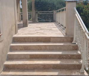Photo de galerie - Nous avons refait entierement une terrasse de 70 metre 