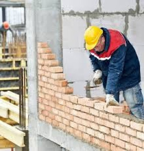 Photo de galerie - Pose dalle, pose chape, montage mur et murette, pose ipn et epn, ouverture mur porteur, piscine béton, enduit façade, ratissage, enduit, pose portail, fondation, vrd, faitage, réagréage