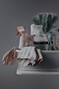 Photo de galerie - Nettoyage complet et soigné du logement : dépoussiérage, sols, cuisine et salle de bain. Travail sérieux, efficace et adapté à vos besoins.