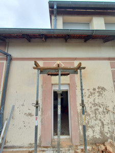 Photo de galerie - Élargissement d'ouverture sur mur de façade pour la pose d'une porte-fenêtre plus large.