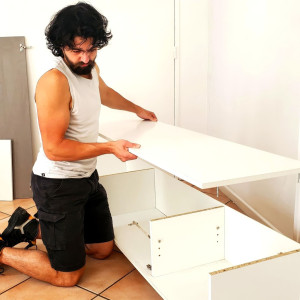 Photo de galerie - Montage et démontage de meuble à domicile, manipulation soignée et méthodique.