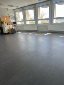 Photo de galerie - Nettoyage d’une salle de classe 
