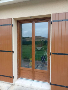 Photo de galerie - Pose de porte fenêtre et volets battant 