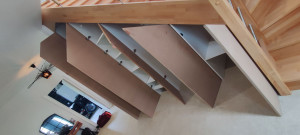 Photo de galerie - Création de A à Z d'un aménagement sous escalier avec création portes.