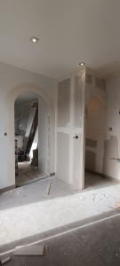 Photo de galerie - Création d'une ouverture en Arche plus cloison pour toilette avec une entrée en Arche.