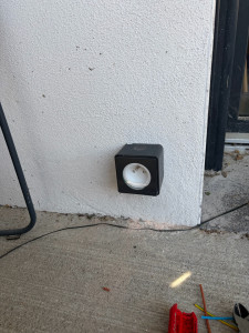 Photo de galerie - Création d’une prise extérieur étanche