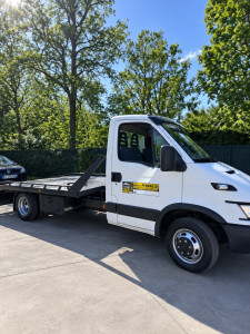 Photo de galerie - Bonjours voici mon camion qui peut être très utile a transporter vos vehicule d’un point A à un point B