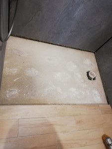 Photo de galerie - Dépose du bac à douche céramique 