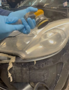 Photo de galerie - Polissage, phare avant