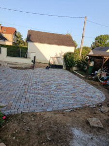 Photo de galerie - Bonjour je suis maçon je travaille un peu de tout du carrelage des pavés je monte des parpaings  des terrasses 