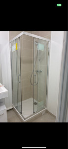 Photo de galerie - Montage cabine de douche d’angle 