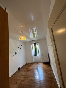 Photo de galerie - Plafond suspendu pour en pvc dans une chambre 