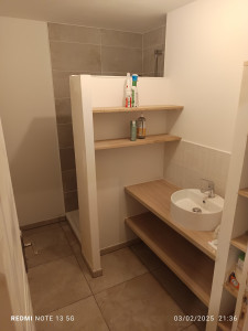 Photo de galerie - Rénovation d'une salle de bain vieillotte qui retrouve son charme 