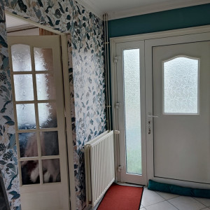 Photo de galerie - Pose papier peint, finition, raccord…