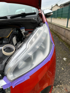 Photo de galerie - Rénovation optique de phare sur Peugeot 208