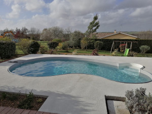 Photo de galerie - Terrasse contour de piscine