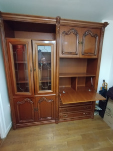 Photo de galerie - Le remontage d’un meuble consiste à reconstituer la structure d’origine à partir des éléments démontés, tout en respectant l’ordre et les points de fixation pour assurer solidité et esthétisme