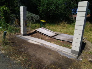 Photo de galerie - Réalisation semelle et poteaux. La semelle a été testée par le passage de poids lourds. 