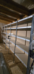 Photo de galerie - Montage de rayonnages métalliques réalisé avec soin. Travail propre, solide et efficace. Je peux également monter des meubles, des étagères et effectuer divers travaux de bricolage