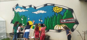 Photo de galerie - Prestation de fresques avec la participation des enfants. Sur un mur d'une école.