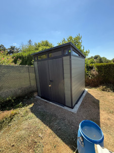 Photo de galerie - Montage d’une cabane en kit 
