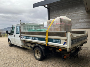 Photo de galerie - Mon camion avec sa benne hydraulique. Idéal pour mes marchandises et l'évacuation des déchets.