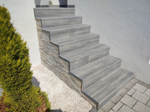 Photo de galerie - Carrelage escalier + pose de pierres de parement 