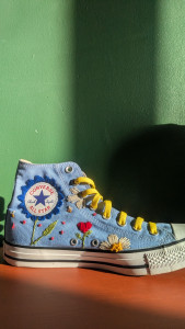Photo de galerie - Broderie personnalisée sur converse !