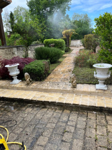 Photo de galerie - En cours de nettoyage d’une terasse