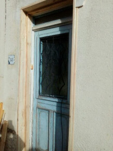 Photo de galerie - Habillage porte d'entrée et fenêtre 