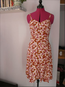 Photo de galerie - Reproduction d'une robe à partir des pièces de la robe originale (abîmée)