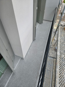 Photo de galerie - Réalisation d'un sol pailletées  (balcon)