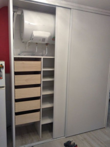 Photo de galerie - Aménagement d'un placard, fabrication et pose des tiroirs.

