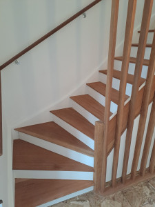Photo de galerie - Rénovation escalier poncage /peinture