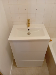 Photo de galerie - Pose d'un meuble lavabo