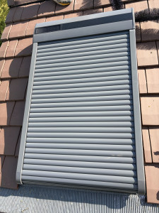 Photo de galerie - Création de Velux, plus pose de volets solaires
