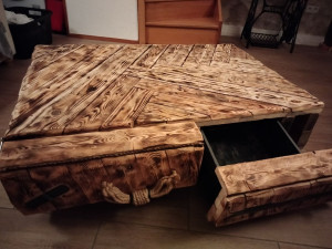 Photo de galerie - Fabrication d'une table en bois 




