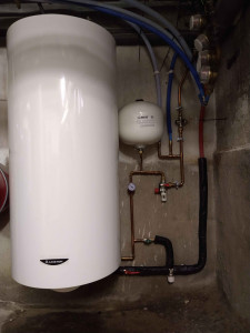 Photo de galerie - Installation d'un ballon sanitaire d'eau chaude