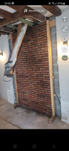 Photo de galerie - Réalisation d'un mur en brique de cheminée 