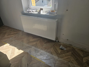 Photo de galerie - Déplacement d'un radiateur sous une une fenêtre et raccordement multicouche sur cuivre