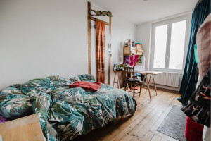 Photo de galerie - Rénovation d’une chambre : rebouchage, enduisage, ratissage, mise en peinture.