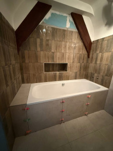 Photo de galerie - Pose de carrelage et habillage baignoire