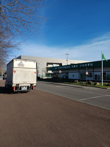 Photo de galerie - Photo prise devant la boutique des verts au stade Geoffroy Guichard 