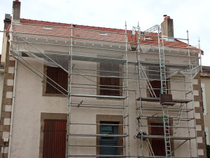Photo de galerie - Changement de couverture complète et n pv 13 avec 6 velux et 4 entourage de cheminée 