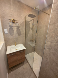 Photo de galerie - Carrelage de douche lavabo