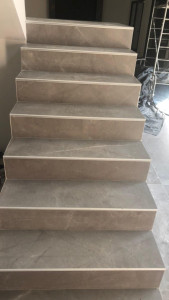 Photo de galerie - Escalier pour droite carreaux 120
finition baguette aluminium anti-dérapant
