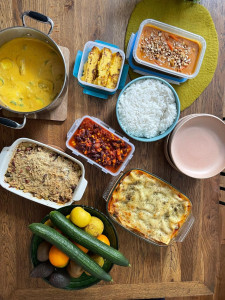 Photo de galerie - Exemple de prestation de cuisine à domicile : 
Colombo de lieu noir, riz
Poulet à la cacahuète, riz
Chili sin carne, polenta croustillante 
Crumble de patates douces, poireaux, chèvre et noisettes 
Lasagnes aux saucisses fumées , courgettes et tomates 