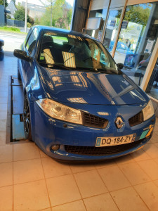 Photo de galerie - Changement disques et plaquettes AV sur une Megane 2 rs F1 team 