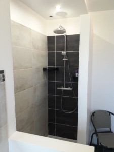 Photo de galerie - Rénovation complète salle de bain. Remplacement baignoire par douche à l'italienne.