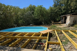 Photo de galerie - Réalisation d’une piscine en bois avec terrassement 